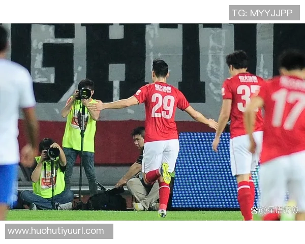 李霄鹏寄语球队专注自我展现实力期待明天比赛精彩表现