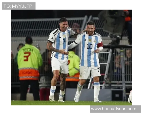 梅西合影时小球员被挤开德保罗出手推开不满插队者 梅西合影时小球员被挤开德保罗出手推开不满插队者